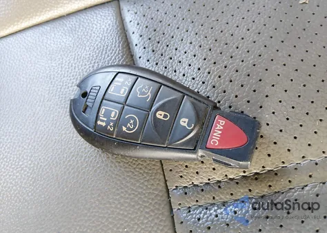 2013 Chrysler Town & Country Touring-L из США, поврежденный, VIN 2C4RC1CG1DR537825